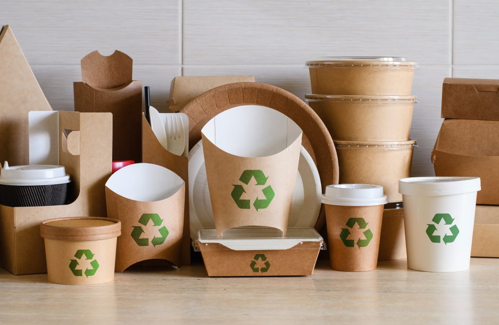 Emballages en papier avec symbole de recyclabilité